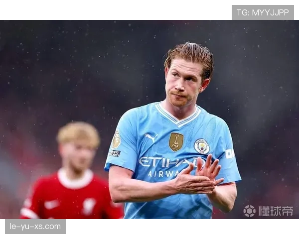 德布劳内身披那不勒斯10号球衣亮相，球迷热议未来新篇章