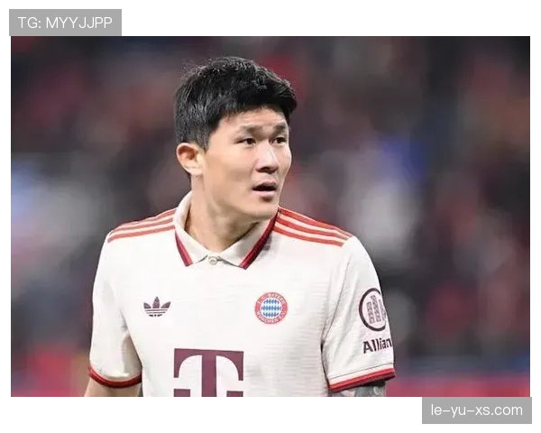 金玟哉荣膺世界最佳中卫称号，引爆足坛热议