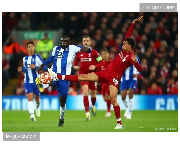 亨克坚持边路进攻战术，球队稳健表现引关注