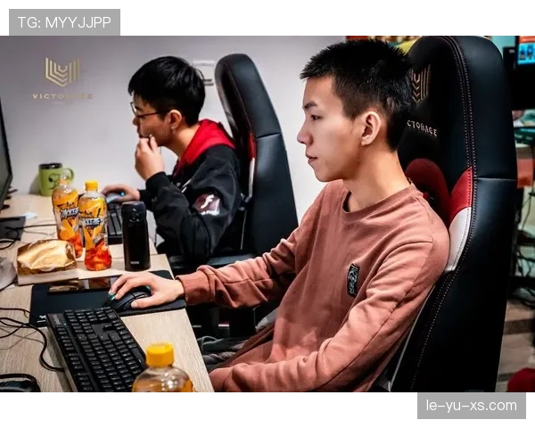 鲍春来穿得比路人还随意，谁想到他以前的“节奏”竟然这么拼？