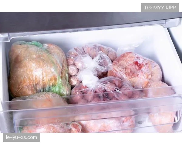 仲满家的冰箱里塞满了能量胶，保质期比他上一次输比赛还久