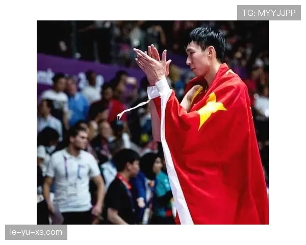 埃琳·安德森训练完直接去超市抢打折牛排，这反差谁懂